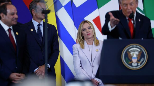 Премьер-министр Италии Джорджа Мелони во время саммита по прекращению войны в Газе в городе Шарм-эш-Шейх, Египет