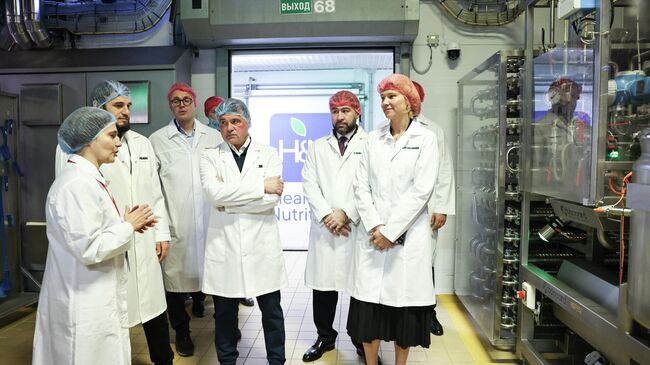 Воробьев и Лут посетили подмосковный молочный комбинат