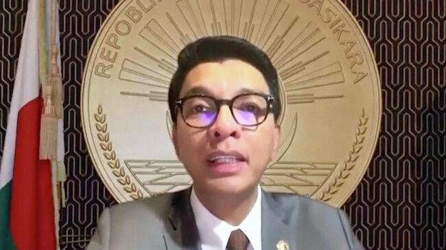 Кадр видео обращения президента Мадагаскара Андри Радзуэлины