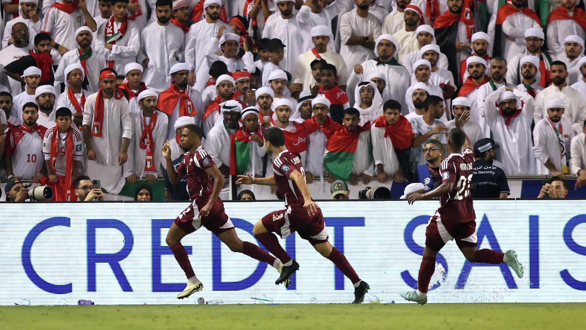Эпизод матча сборных Катара и ОАЭ - РИА Новости, 1920, 14.10.2025