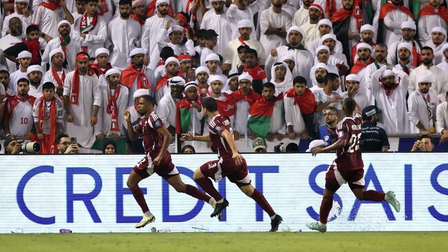 Эпизод матча сборных Катара и ОАЭ