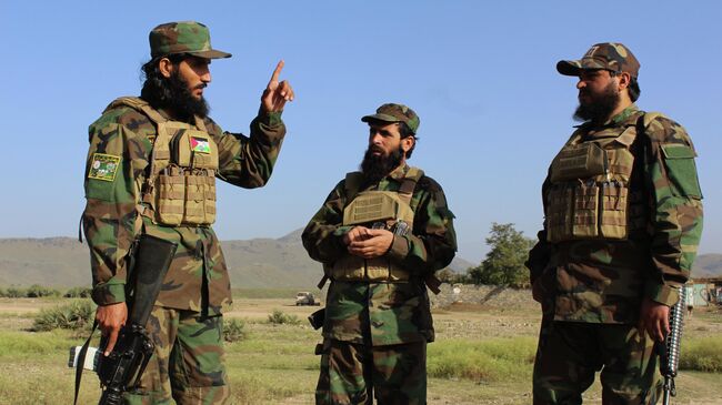 Афганские военнослужащие на границе в районе провинции Хост, Афганистан