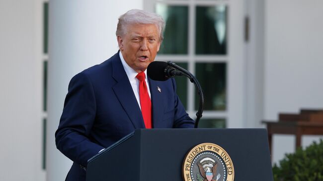 Президент США Дональд Трамп выступает на мероприятии в честь убитого активиста Чарли Кирка. 14 октября 2025