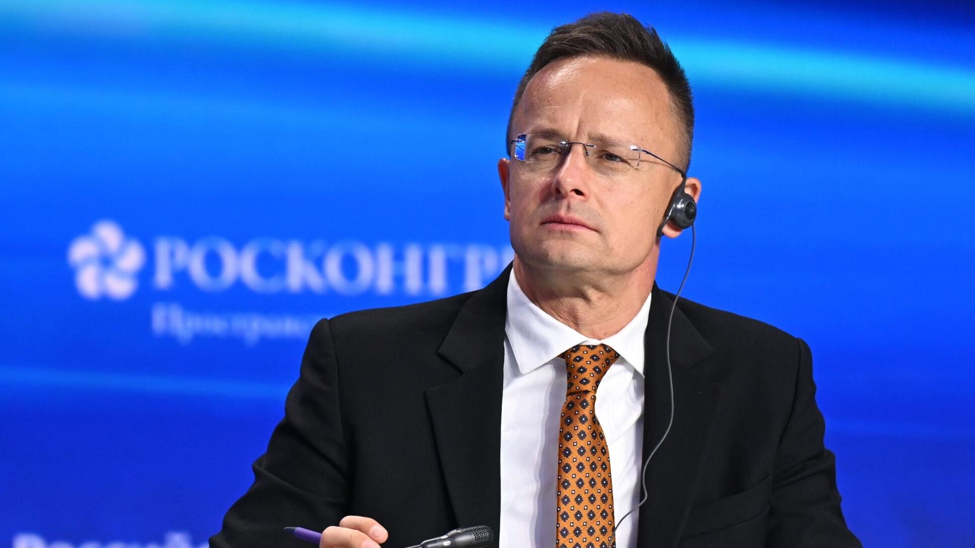 Сийярто призвал прекратить спонсирование Киева из-за коррупции