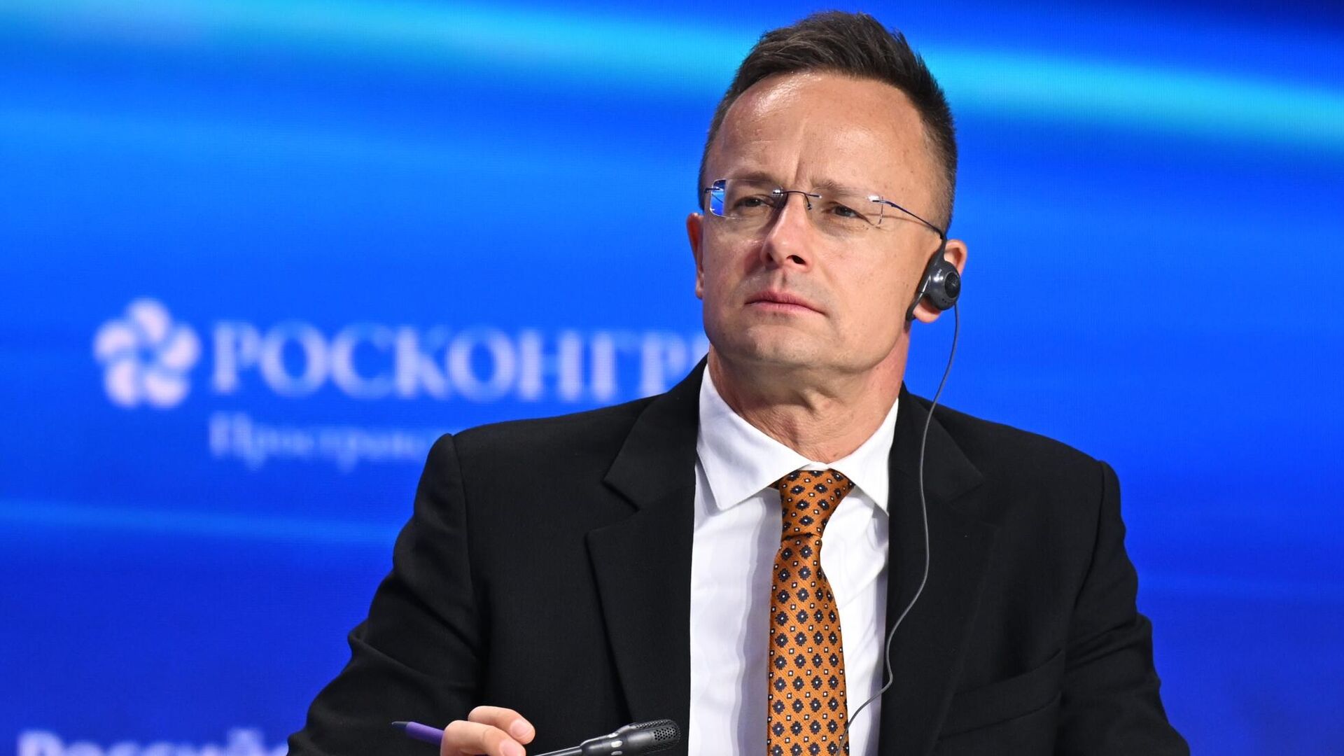 Петер Сийярто на сессии Мировые энергетические рынки: трансформация отношений и баланс интересов международного форума в рамках международного форума Российская энергетическая неделя в Москве - РИА Новости, 1920, 15.10.2025