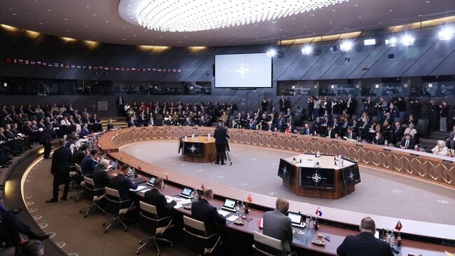 Министры обороны стран НАТО принимают участие в заседании круглого стола Североатлантического совета в штаб-квартире НАТО в Брюсселе. 15 октября 2025