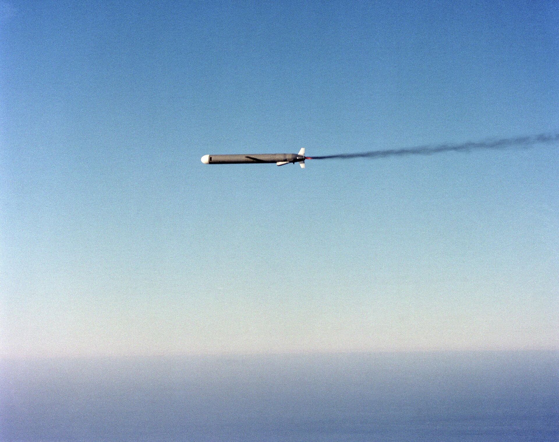 Запуск крылатой ракеты Tomahawk Запуск крылатой ракеты Tomahawk - РИА Новости, 1920, 15.10.2025