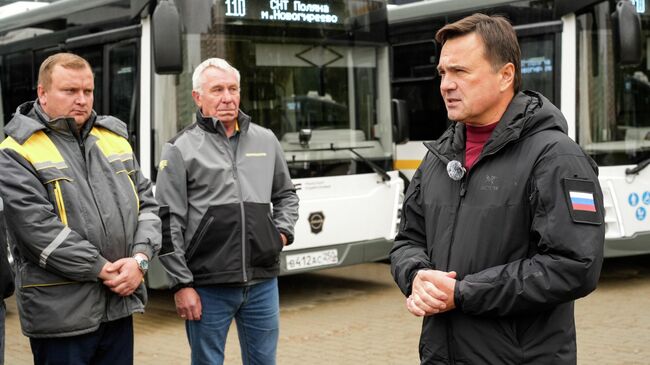 Губернатор Московской области Андрей Воробьев осмотрел новые автобусы и пообщался с водителями