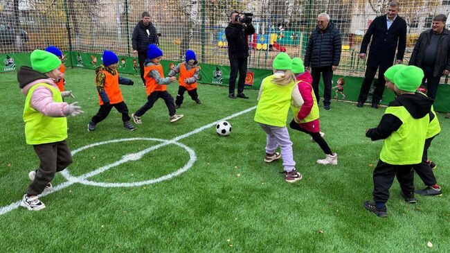 Футбольное поле в детском саду Футбольное поле в детском саду