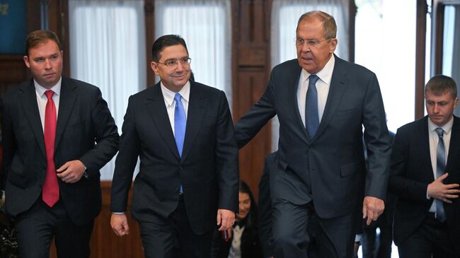 Министр иностранных дел РФ Сергей Лавров и глава МИД Марокко Насер Бурита перед началом встречи в Москве