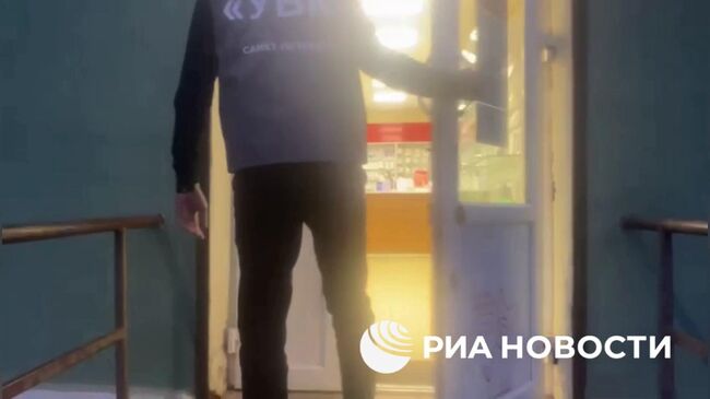 Задержание сотрудницы салона связи, которая продавала данные абонентов кураторам с Украины