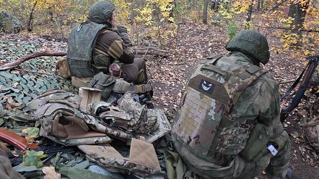 Скала и Войд отдыхают между переноской БК Скала и Войд отдыхают между переноской БК
