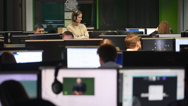 Медведев: команда канала RT доказала, что верность принципам ведет к результатам