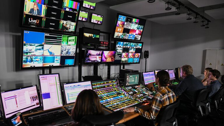 Медведев: команда канала RT доказала, что верность принципам ведет к результатам