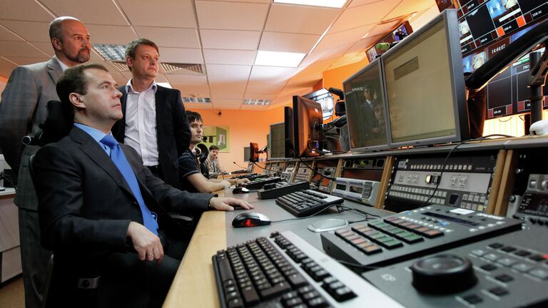 Медведев: команда канала RT доказала, что верность принципам ведет к результатам