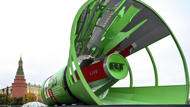 Телевизионная студия RT в виде рупора