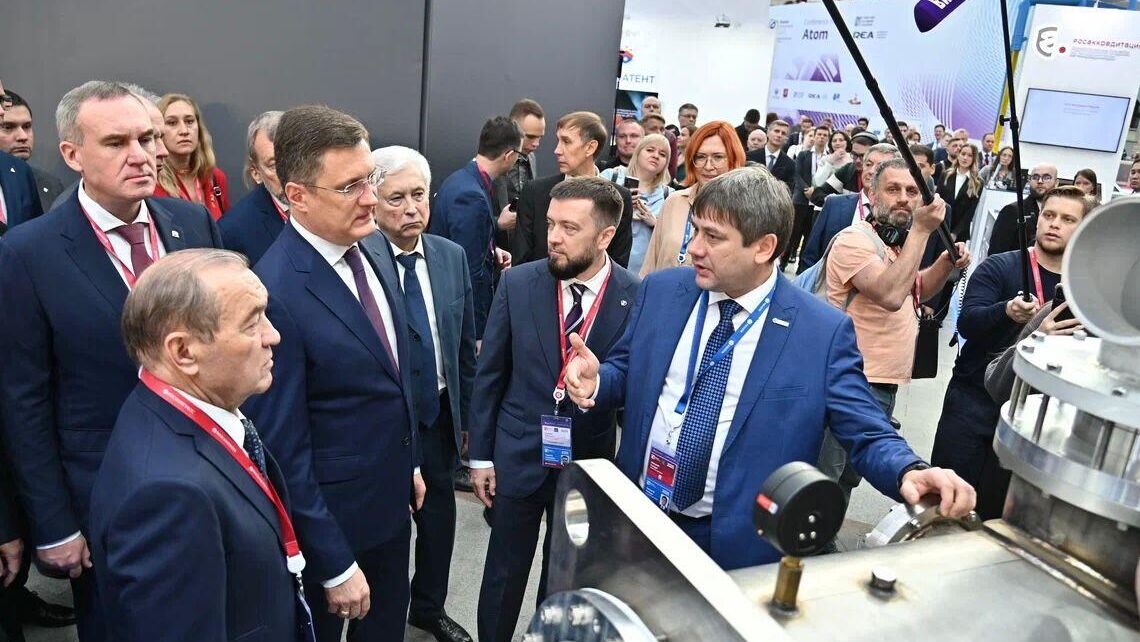 Компания Россети Московский регион представила электросетевое оборудование на Российской энергетической неделе в Москве Компания Россети Московский регион представила электросетевое оборудование на Российской энергетической неделе в Москве - РИА Новости, 1920, 16.10.2025