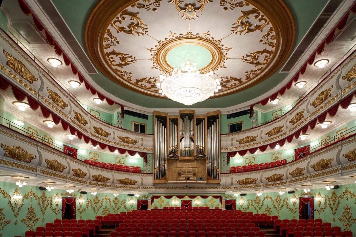 Марийский государственный театр оперы и балета имени Эрика Сапаева, зрительный зал Марийский государственный театр оперы и балета имени Эрика Сапаева, зрительный зал