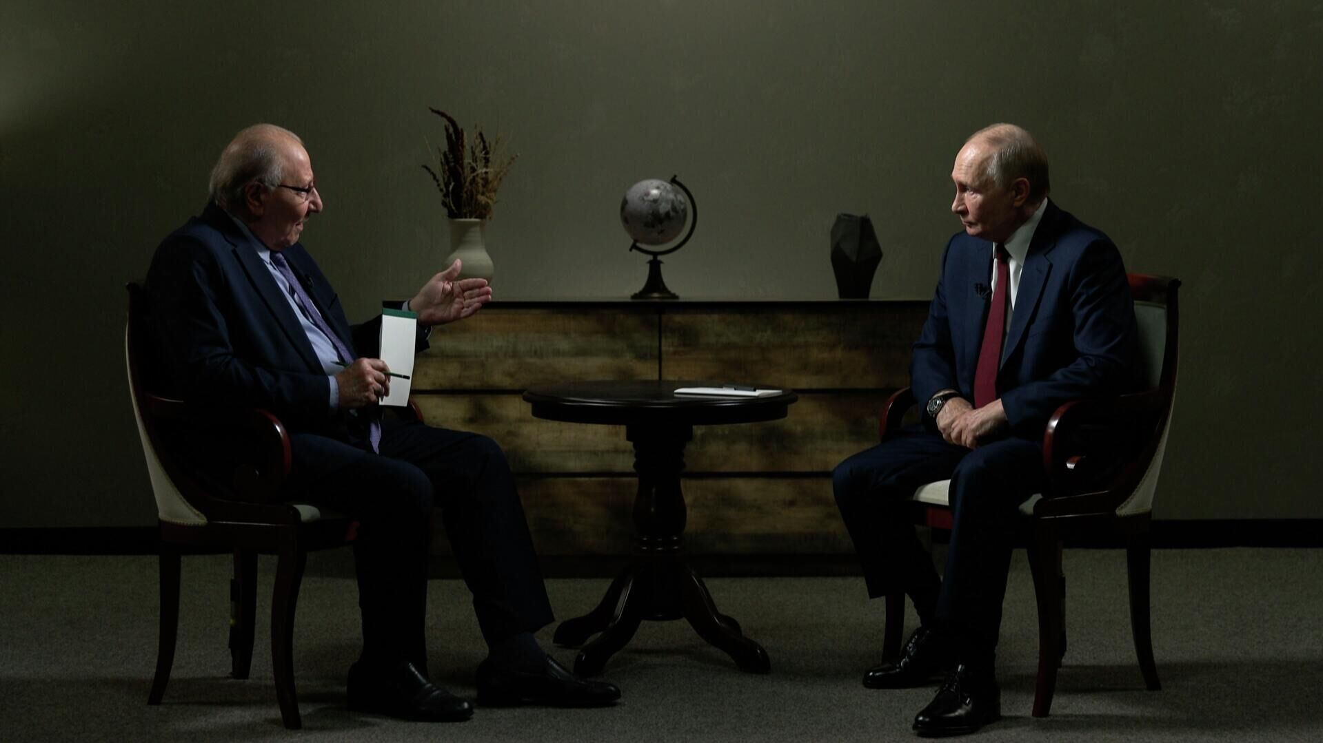 Путин поздравил сотрудников RT с 20-летием телеканала - РИА Новости, 1920, 17.10.2025