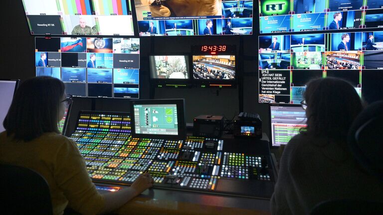 Медведев: команда канала RT доказала, что верность принципам ведет к результатам