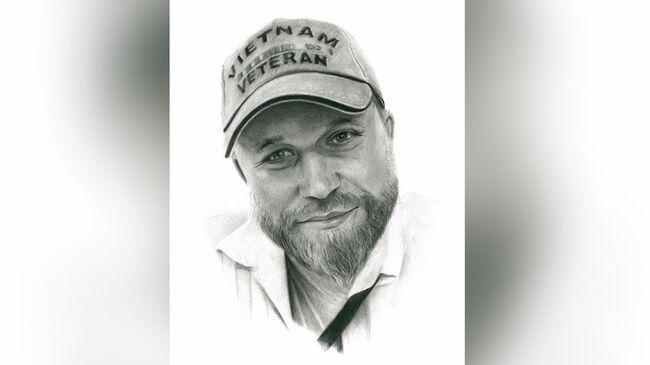 Военный художник Валерий Букша нарисовал портрет погибшего в Запорожской области военкора РИА Новости Ивана Зуева