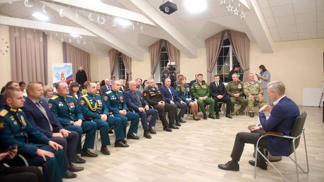 Губернатор Смоленской области Василий Анохин во время встречи с участниками образовательной программы Герои СВОего времени. Смоленск