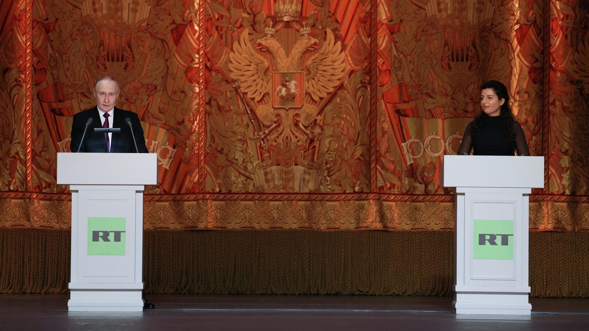 Президент РФ Владимир Путин на праздновании 20-летия международного телеканала RT в Большом театре в Москве Президент РФ Владимир Путин на праздновании 20-летия международного телеканала RT в Большом театре в Москве - РИА Новости, 1920, 17.10.2025