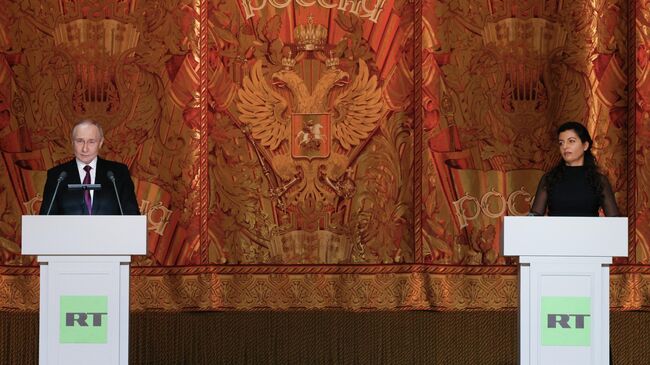 Президент РФ Владимир Путин на праздновании 20-летия международного телеканала RT в Большом театре в Москве. 17 октября 2025
