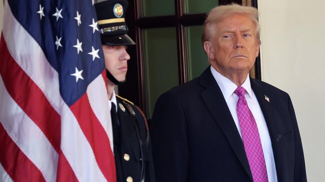 Президент США Дональд Трамп ожидает прибытия Владимира Зеленского в Белый дом