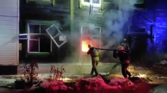 Ликвидация пожара в многоквартирном доме в Новосибирске. 17 октября 2025