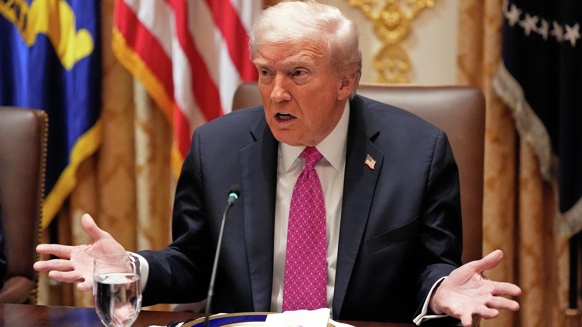 Трамп потребовал от Зеленского пойти на уступки территорий, пишет NYT
