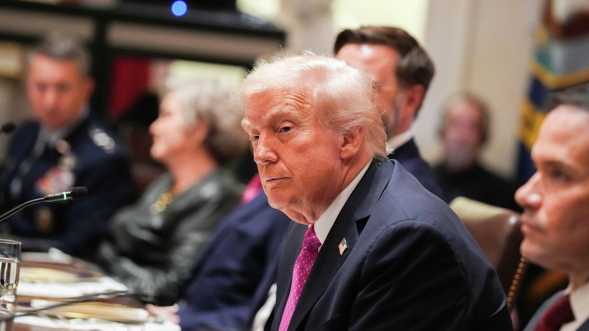 Президент США Дональд Трамп во время встречи с Владимиром Зеленским. 17 октября 2025 - РИА Новости, 1920, 17.10.2025