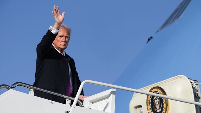Президент США Дональд Трамп вылетел  во Флориду на вертолете после встречи с Владимиром Зеленским. 17 октября 2025