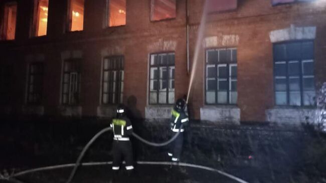 Ликвидация пожара в трехэтажном здании на острове Русский в Приморье Ликвидация пожара в трехэтажном здании на острове Русский в Приморье