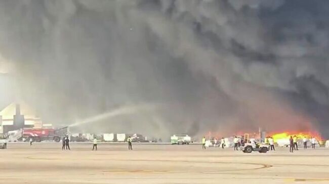 Пожар в грузовом терминале международного аэропорта Хазрат Шахджалал в Дакке