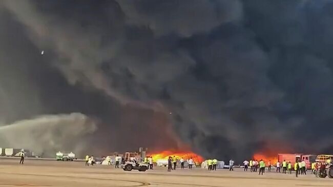 Крупный пожар в аэропорту Хазрат Шахджалал в Дакке