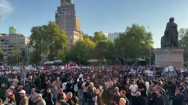 Многотысячный митинг в поддержку бизнесмена Карапетяна в Ереване