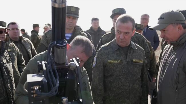 Медведев на полигоне Капустин Яр