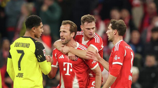 Футболисты Баварии в матче против Боруссии