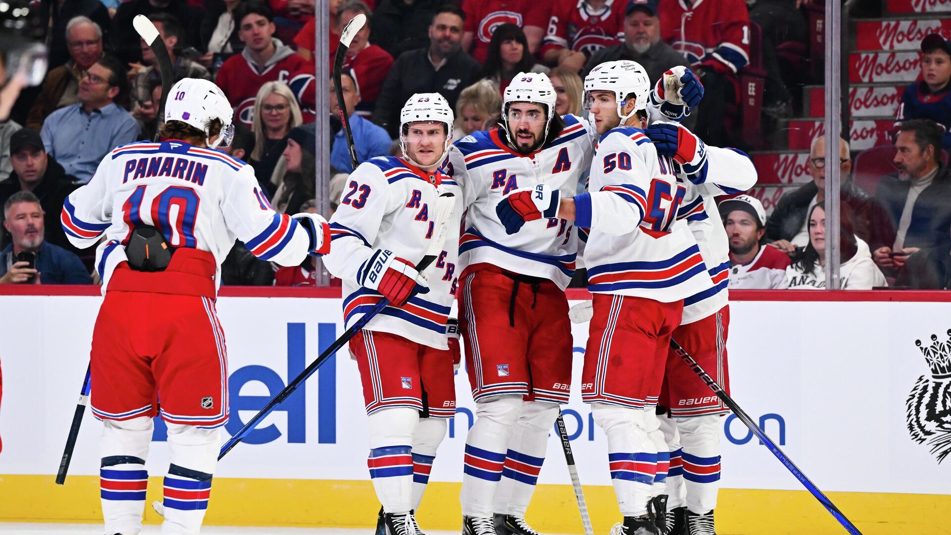 Хоккеист Артемий Панарин (слева) празднует гол Нью-Йорк Рейнджерс Хоккеист Артемий Панарин (слева) празднует гол Нью-Йорк Рейнджерс - РИА Новости, 1920, 19.10.2025