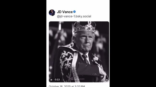 Трамп в образе монарха в ИИ-видео, опубликованном Вэнсом