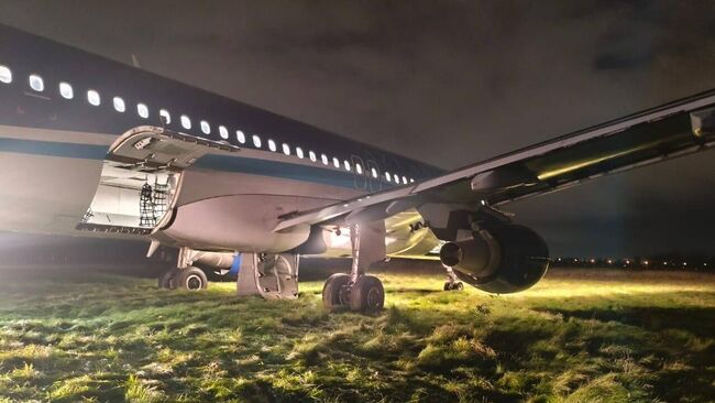 Самолет Airbus А320, выкатился за пределы ВПП при посадке в Пулково 