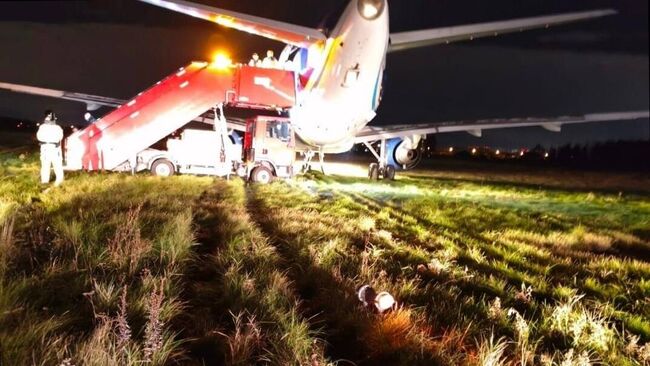 Самолет Airbus А320, выкатился за пределы ВПП при посадке в Пулково 