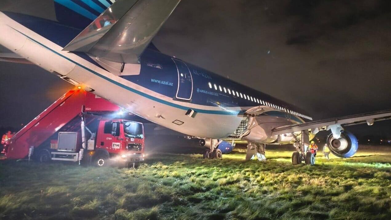 Самолет Airbus А320 выкатился за пределы ВПП при посадке в Пулково  - РИА Новости, 1920, 20.10.2025