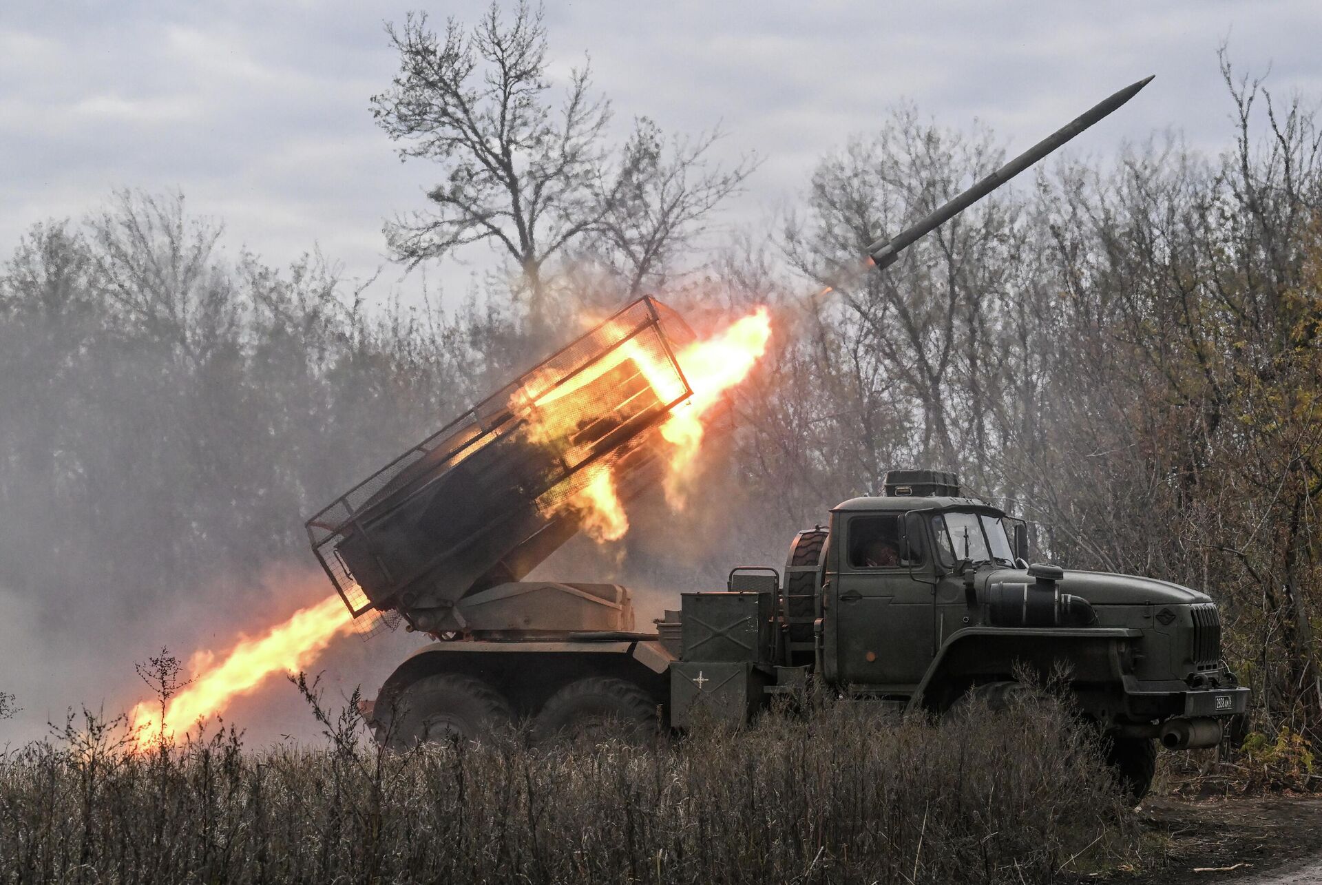 Боевая работа РСЗО Град в зоне СВО Боевая работа РСЗО Град в зоне СВО - РИА Новости, 1920, 24.10.2025