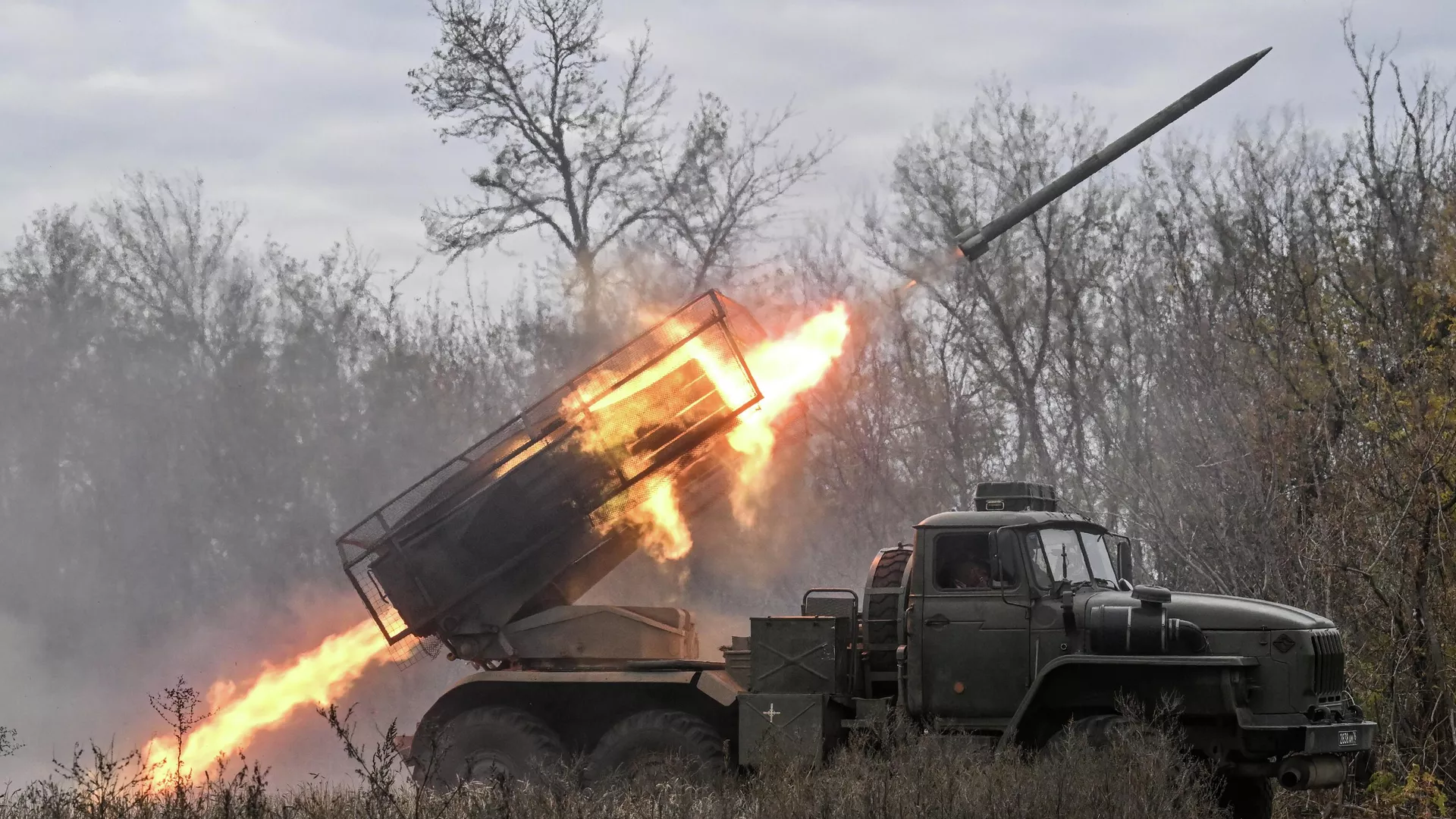 Opérations de combat du lance-roquettes multiple Grad dans la zone SVO - RIA Novosti, 1920, 12 novembre 2025
