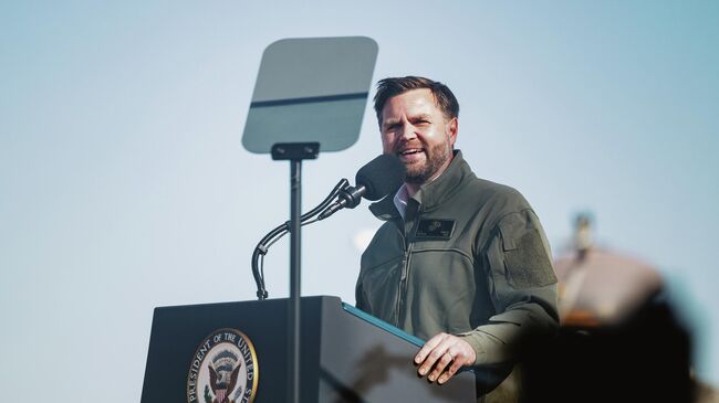 Вице-президент США Джей Ди Вэнс на базе Кэмп-Пендлтон, штат Калифорния. 18 октября 2025