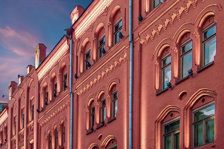 Здание на пересечении Садовой-Спасской и проспекта Академика Сахарова Здание на пересечении Садовой-Спасской и проспекта Академика Сахарова