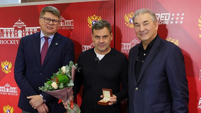 Торжественная церемония вручения перстня Зала славы отечественного хоккея Дмитрию Квартальнову Торжественная церемония вручения перстня Зала славы отечественного хоккея Дмитрию Квартальнову