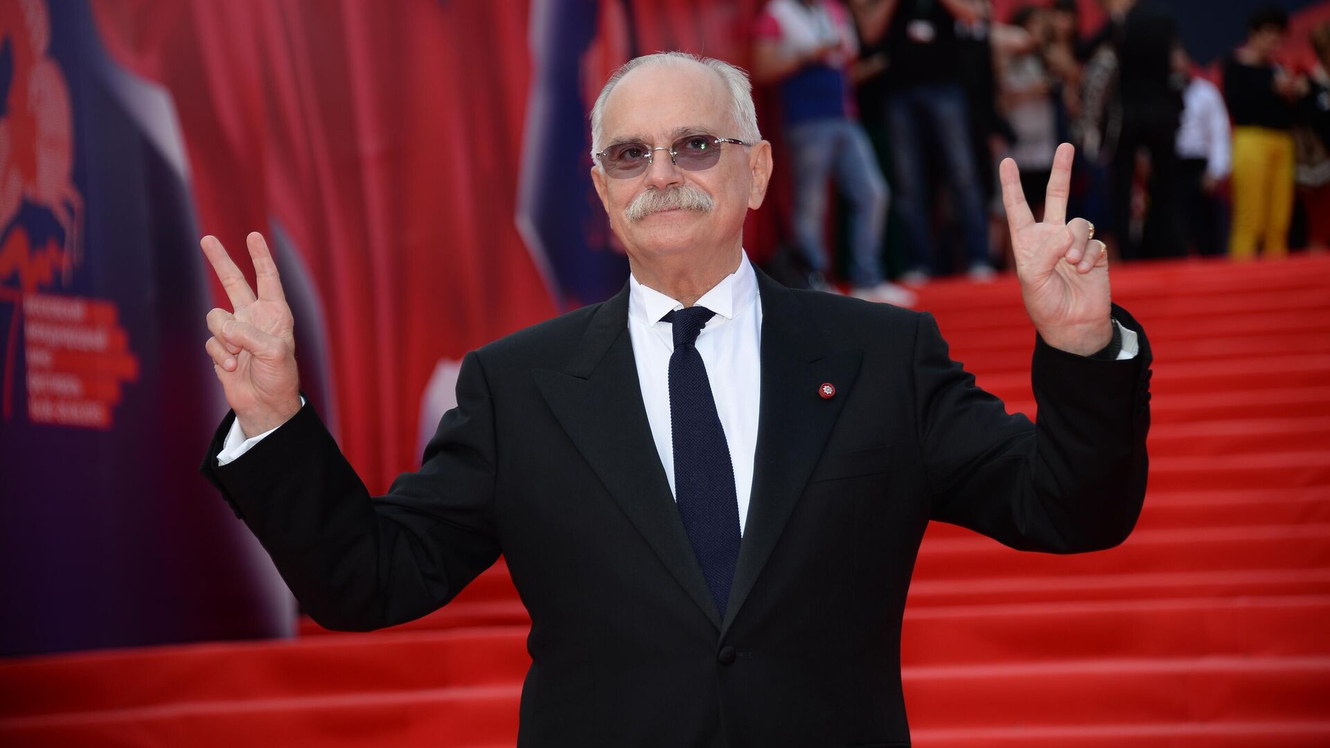 Президент Московского международного кинофестиваля Никита Михалков на церемонии закрытия 37-го Московского Международного Кинофестиваля в Москве Президент Московского международного кинофестиваля Никита Михалков на церемонии закрытия 37-го Московского Международного Кинофестиваля в Москве - РИА Новости, 1920